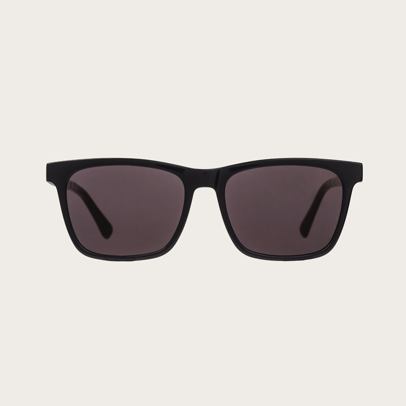 La paire de lunettes BROOKLYN All Black poséde un cadre carré et des verres en noir.  Fabriquée à partir de bois durable et du bioacétate Mazzuchelli Italien avec des branches et écaille de tortue en bois de rose et des manchons en acétate noir. L’acétate