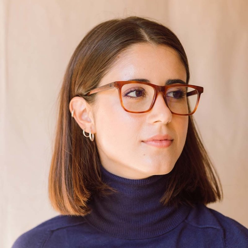 Filter out harmful excess blue light which can cause eye strain, headaches and poor sleep. The BROOKLYN Classic Havanas features a squared dark yellow tortoise frame and is composed of durable Italian Mazzucchelli bio-acetate with hand-finished natural eb