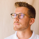 Filter out harmful excess blue light which can cause eye strain, headaches and poor sleep. The SOHO Heritage features an oval grey tortoise frame and is composed of durable Italian Mazzucchelli bio-acetate with hand-finished natural zebrawood temples and