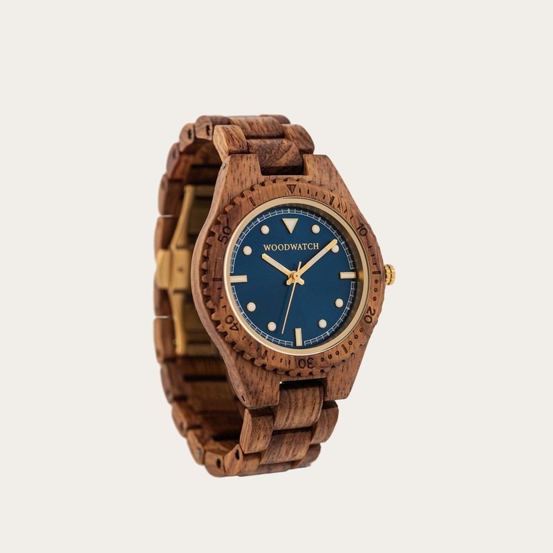The Forester collection breathes nature and simplicity. Experience true freedom with the FORESTER Riverwood, featuring a slim 40mm diameter case, newly designed blue dial and classy gold details. Made from sustainable Kosso wood from East Africa, this watch is a perfect companion to everyday adventures.