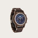 Den populära CHRONUS Sapphire Silver har en klassisk kronografrörelse och repbeständigt safirbelagt glas. Den med rostfritt stål förstärkta länken är tillverkad av amerikanskt valnötsträ. Byt ut dess distinkta klockarmband i trä mot detta Khaki läderarmba