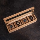 Coffret de Collection Essential WoodWatch en bois de Catalpa. Avec sa vitrine en verre, il présente votre collection et peut acceuillir jusqu'à quatre de votre montres préférées.