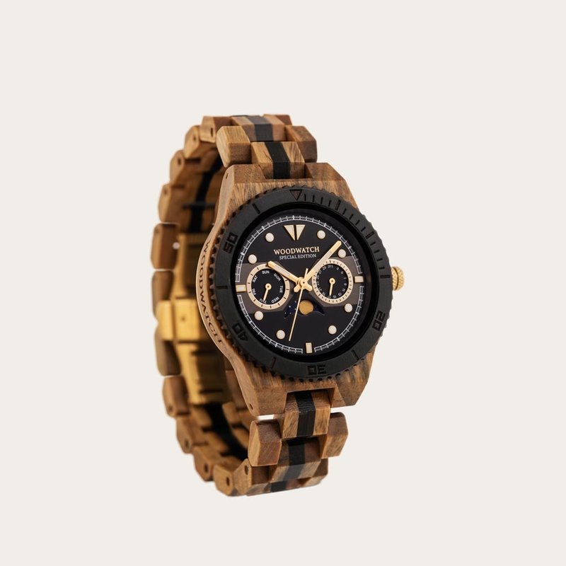 Now available in limited availability - our ODYSSEY Special Edition. Made by hand from a unique combination of Green and Black Sandalwood from South America and East Africa and featuring golden details. Only 100 pieces are available. Each watch is uniquel