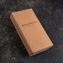 Inspirado en el minimalismo nórdico contemporáneo. El NORDIC Copenhagen Grey presenta una caja de madera de olivo blanco de 36 milímetros de diámetro con esfera blanca y detalles dorados. Hecho a mano. De madera de orígen sostenible combinado con una corr