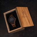 La Colección CLASSIC replantea la estética del WoodWatch de manera sofisticada. Las cajas delgadas dan una impresión elegante combinada con un exclusivo movimiento de fase lunar y dos subesferas que indican la semana y el día. El CLASSIC Mariner está hech