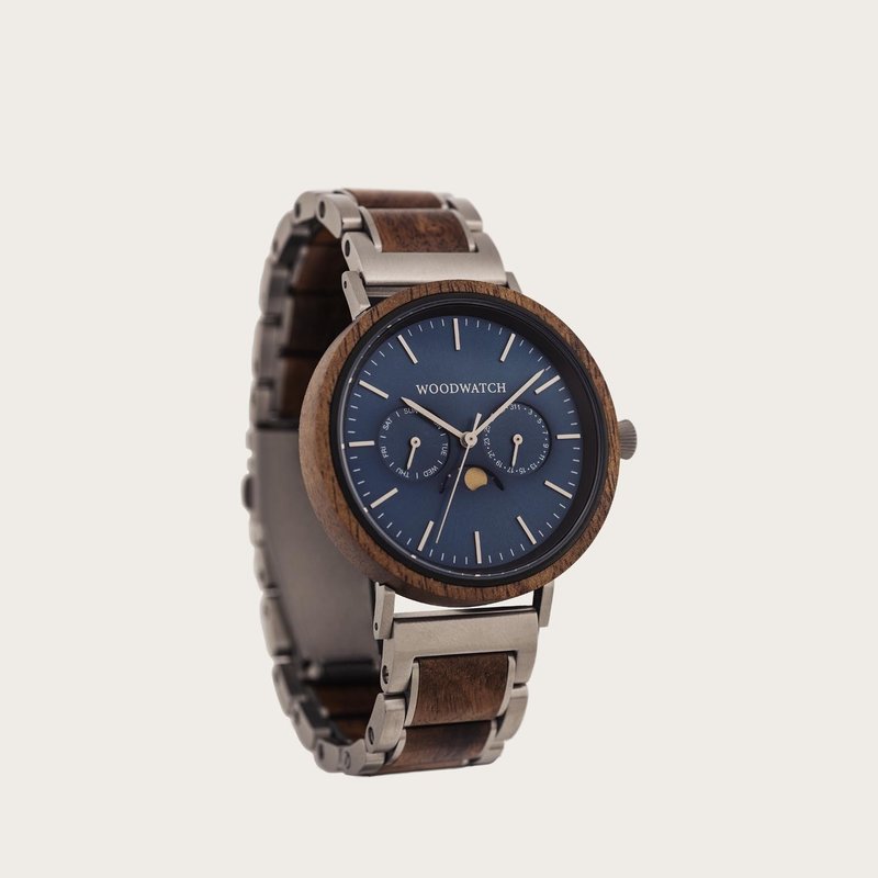 De ELEMENT-collectie bestaat uit vier unieke ontwerpen in het WoodWatch-assortiment, met een combinatie van 316 roestvrij staal en hout. Het Cobalt Acacia horloge met een diameter van 41 mm heeft onze karakteristieke maanfase en twee kleine wijzerplaten o