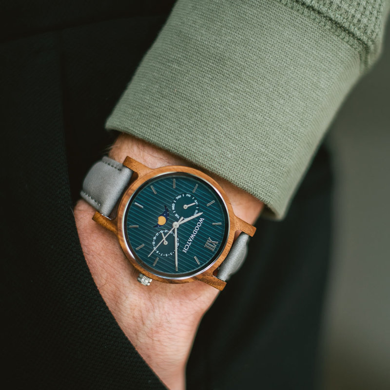 The CLASSIC Collection rethinks the aesthetic of a WoodWatch in a sophisticated way. The slim cases give a classy impression while featuring a unique a moonphase movement and two extra subdials featuring a week and month display. The CLASSIC Typhoon Grey