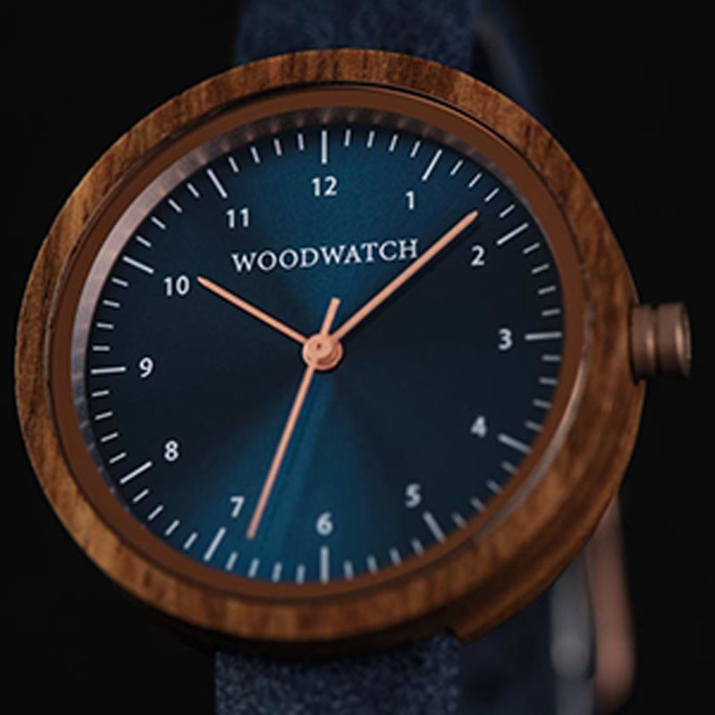 Inspired by contemporary Nordic minimalism. The NORDIC Malmo Navy features a 36mm diameter kosso wood case with a blue dial and golden details. Handmade from sustainably sourced wood combined with an ultra soft navy blue sustainable vegan leather strap.