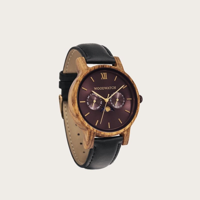The CLASSIC Collection rethinks the aesthetic of a WoodWatch in a sophisticated way. The slim cases give a classy impression while featuring a unique a moonphase movement and two extra subdials featuring a week and month display. The CLASSIC Arcane Jet is