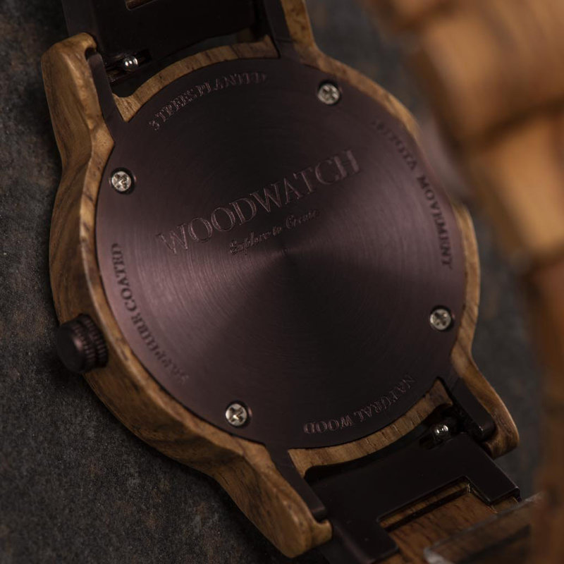 The CLASSIC Collection rethinks the aesthetic of a WoodWatch in a sophisticated way. The slim cases give a classy impression while featuring a unique a moonphase movement and two extra subdials featuring a week and month display. The CLASSIC Arcane is mad