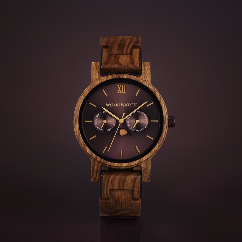 The CLASSIC Collection rethinks the aesthetic of a WoodWatch in a sophisticated way. The slim cases give a classy impression while featuring a unique a moonphase movement and two extra subdials featuring a week and month display. The CLASSIC Arcane is mad