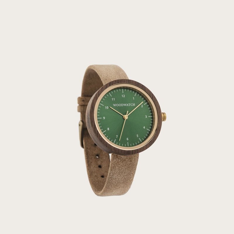 Inspired by contemporary Nordic minimalism. The NORDIC Bergen Beige features a 36mm diameter walnut wood case with a green dial and gold details. Handmade from sustainably sourced wood and combined with an ultra soft beige sustainable vegan leather strap.