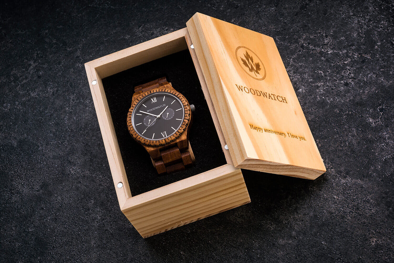 gepersonaliseerd horloge in houten geschenkdoos