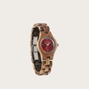 La montre Poppy de la collection FLORA est composée de bois lisse kosso finement travaillé à la main. Le modèle Poppy comporte un cadran rouge avec des détails colorés argenté.