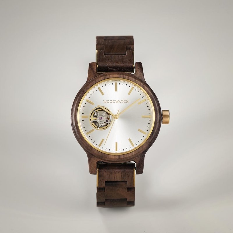 The CLASSIC Open-Heart rethinks the aesthetic of a WoodWatch in a kinetic way. We redesigned the case to make room for a SEIKO automatic movement, which is powered by the natural motion of the wearer of the watch. The open heart and glass case back reveal