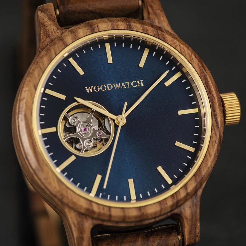 The CLASSIC Open-Heart rethinks the aesthetic of a WoodWatch in a kinetic way. We redesigned the case to make room for a SEIKO automatic movement, which is powered by the natural motion of the wearer of the watch. The open heart and glass case back reveal