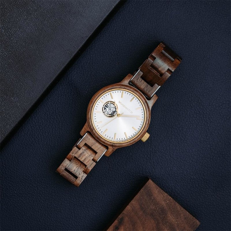 The CLASSIC Open-Heart rethinks the aesthetic of a WoodWatch in a kinetic way. We redesigned the case to make room for a SEIKO automatic movement, which is powered by the natural motion of the wearer of the watch. The open heart and glass case back reveal