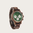 Il Chrono Hunter è realizzato in legno di noce e presenta un quadrante verde scuro a doppio strato con dettagli argentati.