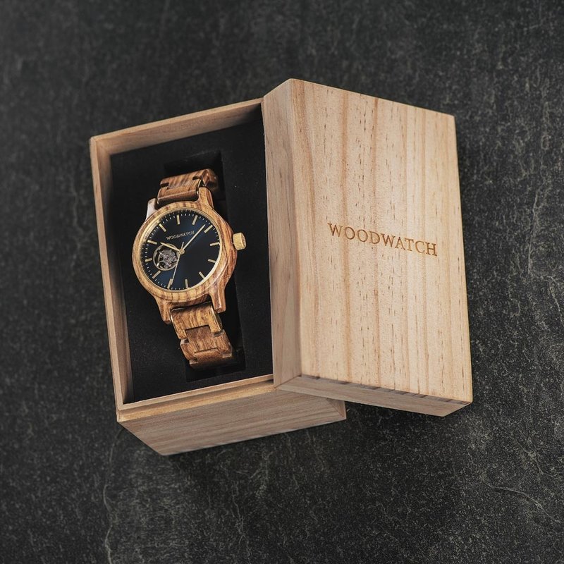 The CLASSIC Open-Heart rethinks the aesthetic of a WoodWatch in a kinetic way. We redesigned the case to make room for a SEIKO automatic movement, which is powered by the natural motion of the wearer of the watch. The open heart and glass case back reveal