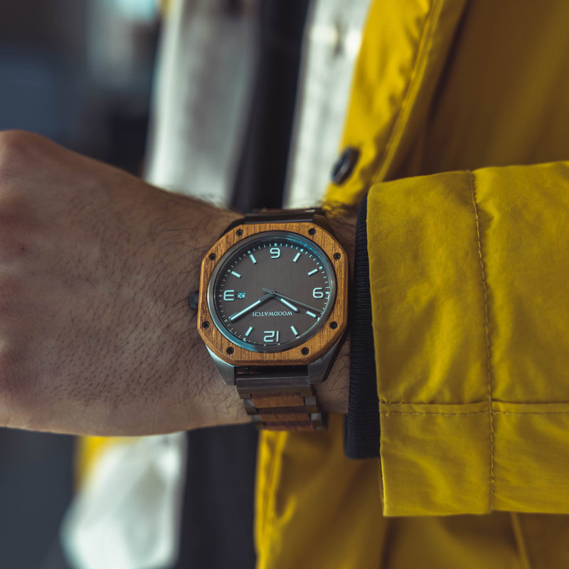 The RANGER pays tribute to the fundamental traits of tactical aircraft instruments and combines a unique, one of a kind, screwed-down bezel with an industrial design. Aviation instruments need to be clearly readable at all times, and so the RANGER feature