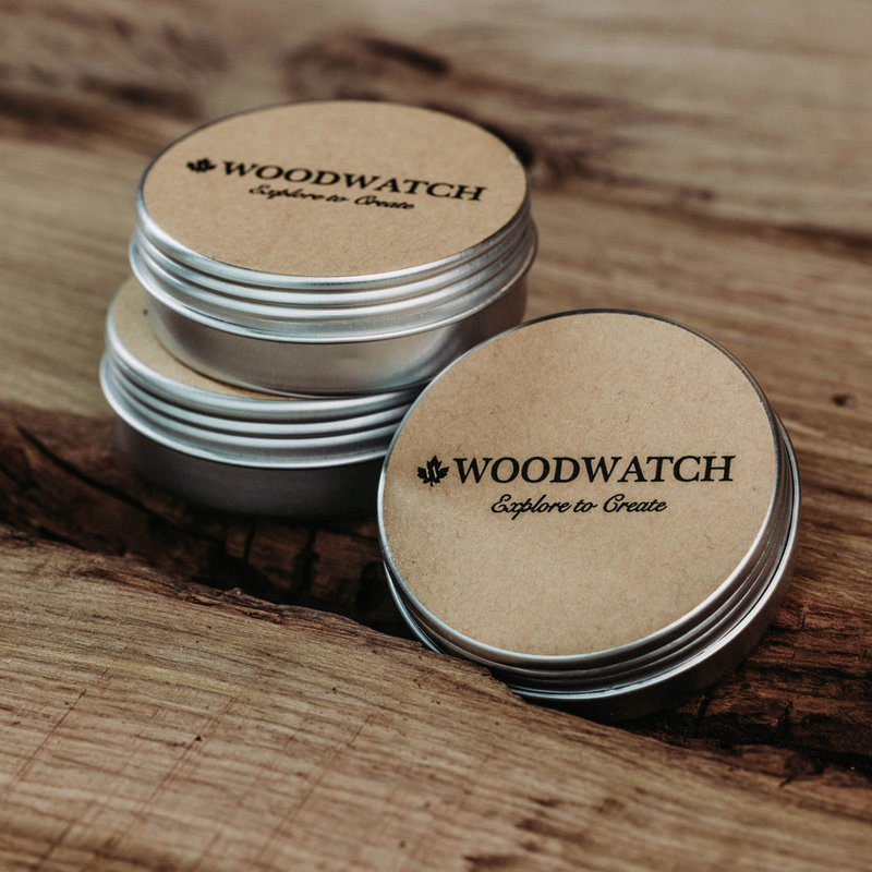 WoodWatch Wax är ett specialmedel som tagits fram för att vårda dina träprodukter och göra dem mer hållbara - idealiskt för rengöring och underhåll av din träaccessoar. Det består till 100 % av naturliga ingredienser utan konstgjorda kemikalier.