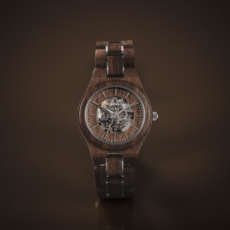 The AUTOMATIC Voyager features a self-winding automatic mechanical movement with 36 hours power reserve. A distinctive optical experience is created through the 33mm case with a silver bezel and partial wooden dial with an open heart, revealing the comple