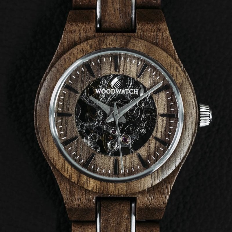 The AUTOMATIC Voyager features a self-winding automatic mechanical movement with 36 hours power reserve. A distinctive optical experience is created through the 33mm case with a silver bezel and partial wooden dial with an open heart, revealing the comple