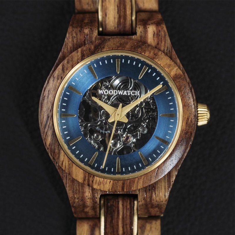 The AUTOMATIC Roamer features a self-winding automatic mechanical movement with 36 hours power reserve. A distinctive optical experience is created through the 33mm case with a gold bezel and ocean blue dial with a partial open heart, revealing the comple