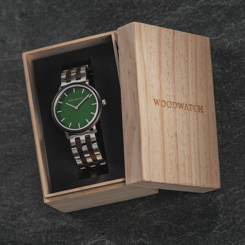 A renewed MINIMAL design with a timeless look that matches any occasion. Featuring a thin, steel case, and leadwood bezel and green dial. Comes with a new watch strap, designed from the ground up to perfectly match the minimal watch case in style and mate