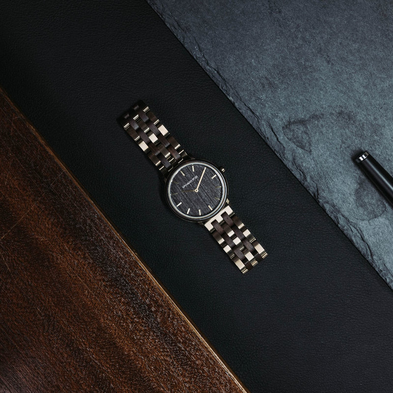 A renewed MINIMAL design with a timeless look that matches any occasion. Featuring a thin, steel case, and leadwood bezel and bronze dial. Comes with a new watch strap, designed from the ground up to perfectly match the minimal watch case in style and mat