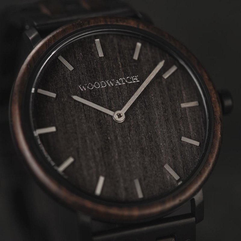 A renewed MINIMALl design with a timeless look that matches any occasion. Featuring a thin, black case, and leadwood bezel and dial. Comes with a cactus leather strap in matching black, extremely soft and durable, made from cactus leaves from Mexico.