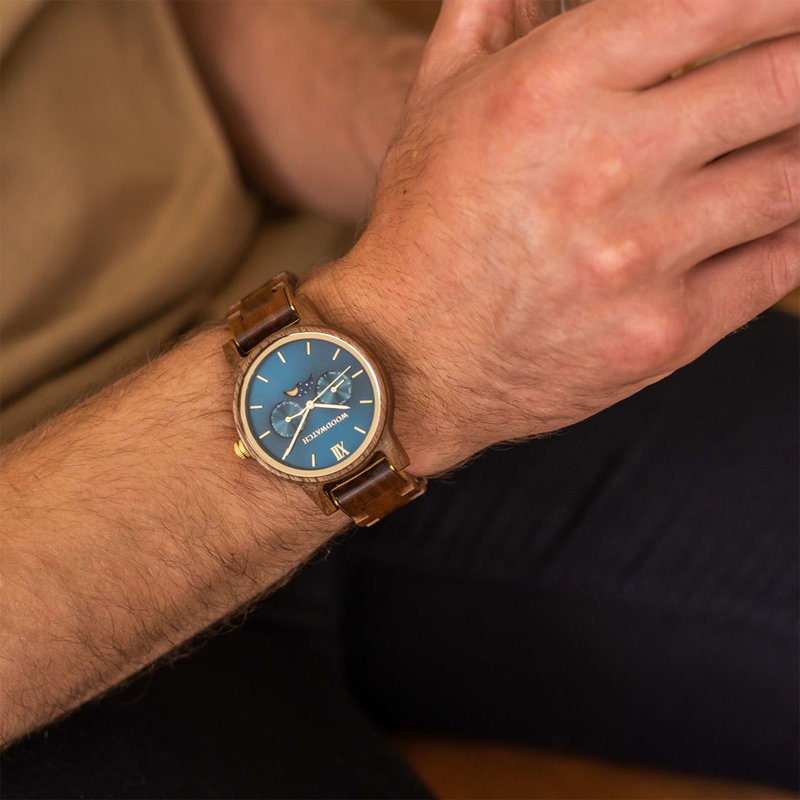 The CLASSIC Collection rethinks the aesthetic of a WoodWatch in a sophisticated way. The slim cases give a classy impression while featuring a unique a moonphase movement and two extra subdials featuring a week and month display. The CLASSIC Seafarer is m