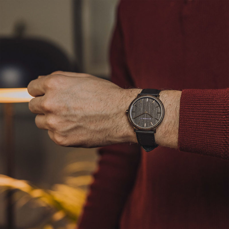 A renewed MINIMAL design with a timeless look that matches any occasion. Featuring a thin, steel case, and leadwood bezel and bronze dial. Comes with a cactus leather strap in matching black, extremely soft and durable, made from cactus leaves from Mexico