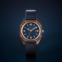 La RANGER rend hommage aux caractéristiques fondamentales des instruments de l'aviation et combine une lunette vissée unique en son genre avec un design industriel. Les mesures doivent être clairement lisibles à tout moment en aviation, c'est pourquoi la