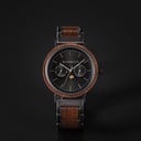 La collection ELEMENT est composée de quatre modèles uniques de la gamme WoodWatch, présentant une combinaison d'acier inoxydable 316 et de bois. La montre Brushed Iron Walnut de 41mm de diamètre présente notre mouvement caractéristique en phase de lune e