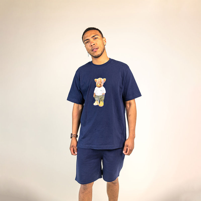 T-shirt unisex premium e spessa a maniche corte con collo rotondo, realizzata in 100% cotone organico e con logo Harvey stampato full body.