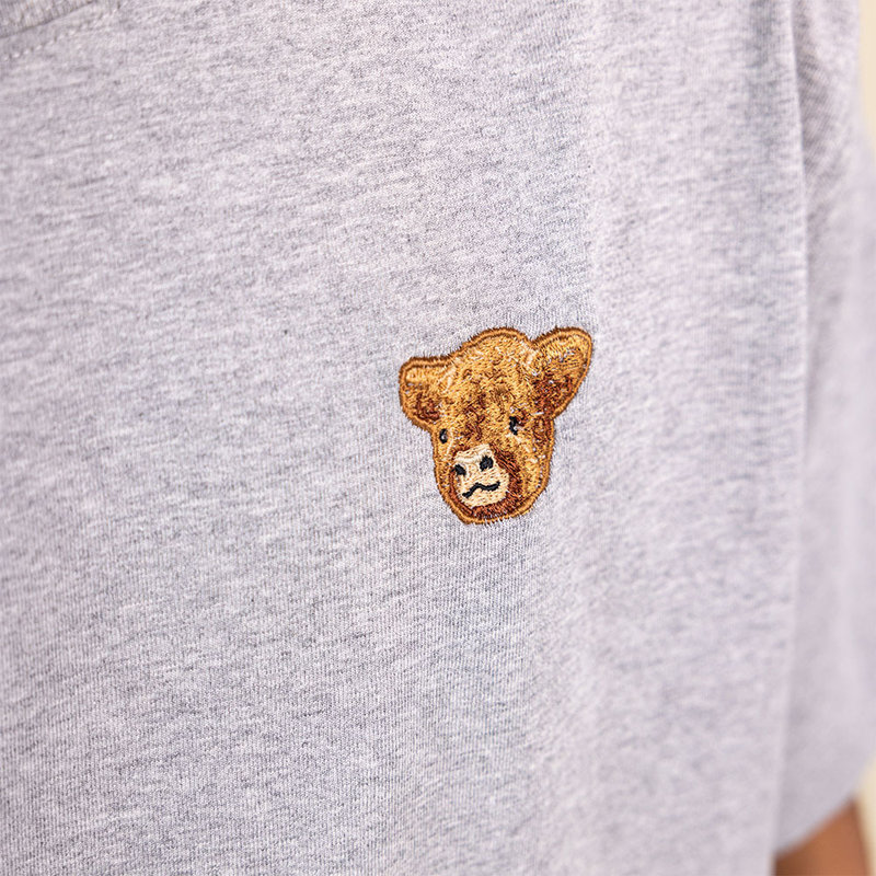 Premium heavyweight unisex short-sleeved T-shirt with a round neck, made of 100% organic cotton and featuring embroidered Harvey logo.