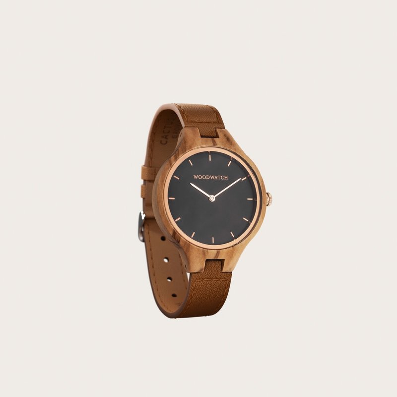 The AURORA Collection breaths the fresh air of Scandinavian nature and the astonishing views of the sky. This light weighing watch is made of European Olive Wood, accompanied by a stainless-steel sky-black dial and starry rose-gold details.<br />
Comes with a