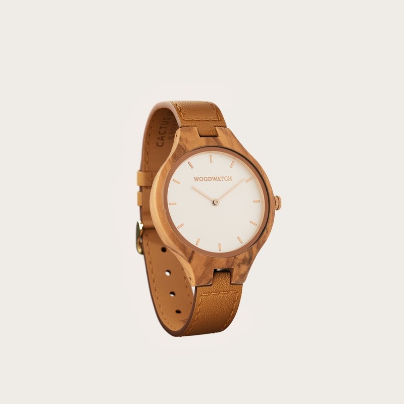 The AURORA Collection breaths the fresh air of Scandinavian nature and the astonishing views of the sky. This light weighing watch is made of European Olive Wood, accompanied by a light stainless-steel dial with a rose gold highlight and shining rose gold