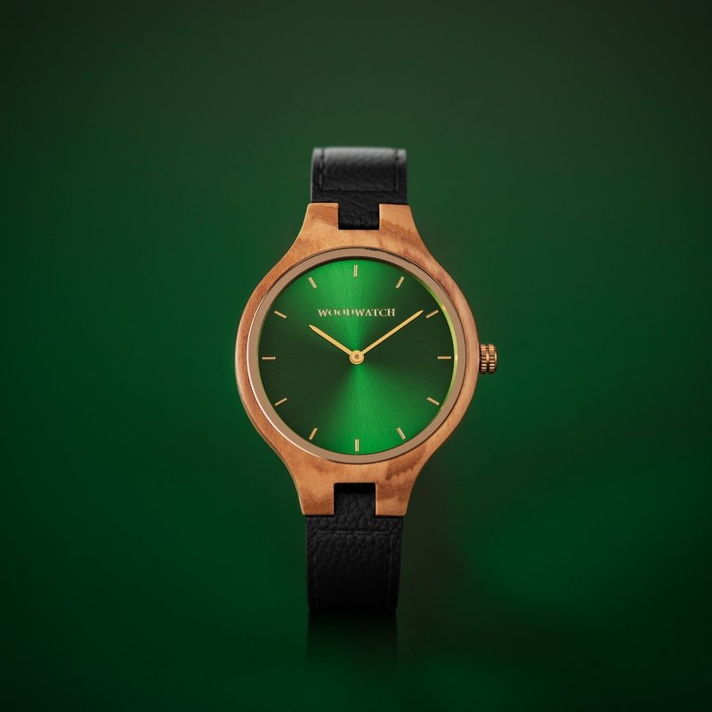 The AURORA Collection breaths the fresh air of Scandinavian nature and the astonishing views of the sky. This light weighing watch is made of olive wood, accompanied by a green stainless-steel dial with golden details.<br />
Comes with a cactus leather strap i