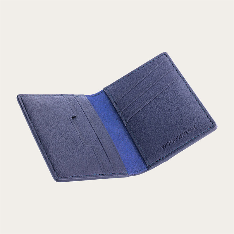 Premium wallet crafted from vegan cactus leather. Extremely soft and durable, made from cactus leaves from Mexico. Optimised for organisation, featuring 7 slots.