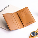Portefeuille haut de gamme en cuir de cactus végan. Extrêmement doux et durable, fabriqué à partir de feuilles de cactus du Mexique. Optimisé pour l'organisation, avec 7 rangements.