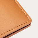 Portefeuille haut de gamme en cuir de cactus végan. Extrêmement doux et durable, fabriqué à partir de feuilles de cactus du Mexique. Optimisé pour l'organisation, avec 7 rangements.