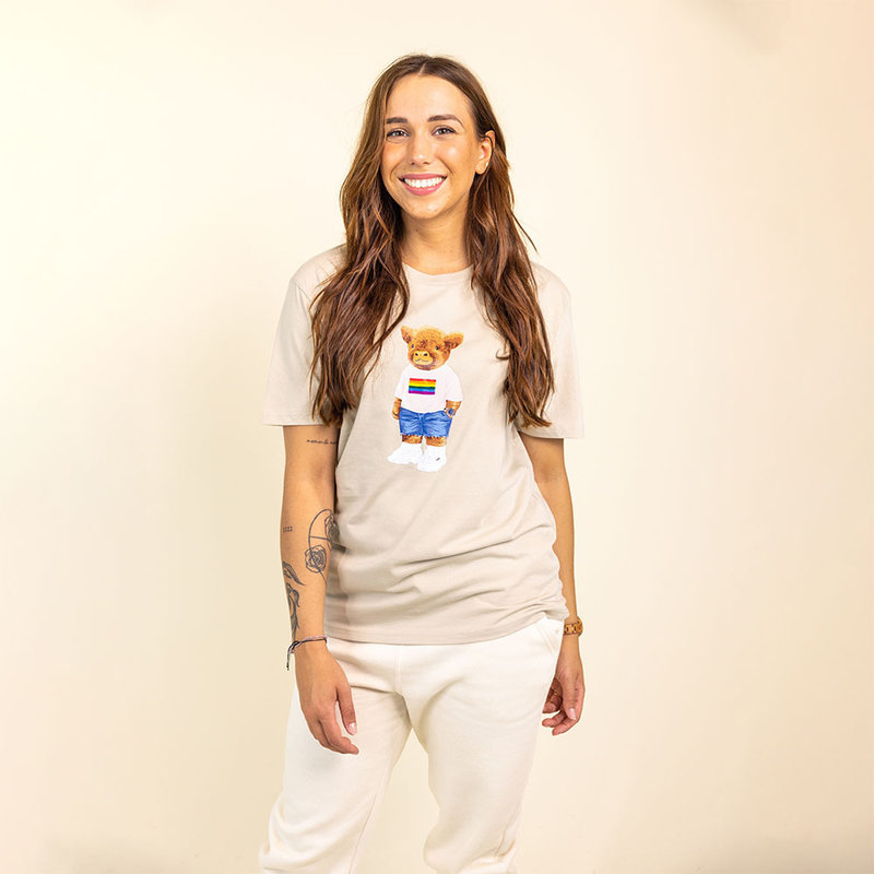 Camiseta suave unisex de manga corta con cuello redondo, hecha de 100% algodón orgánico y con estampado de Harvey entero.