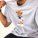 Premium heavyweight unisex T-shirt met korte mouwen en een ronde hals, gemaakt van 100% biologisch katoen en voorzien van een full body Harvey print.