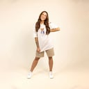 T-shirt unisexe de qualité à manches courtes, col rond, fabriqué à partir de 100 % coton biologique et avec le logo Harvey intégral.