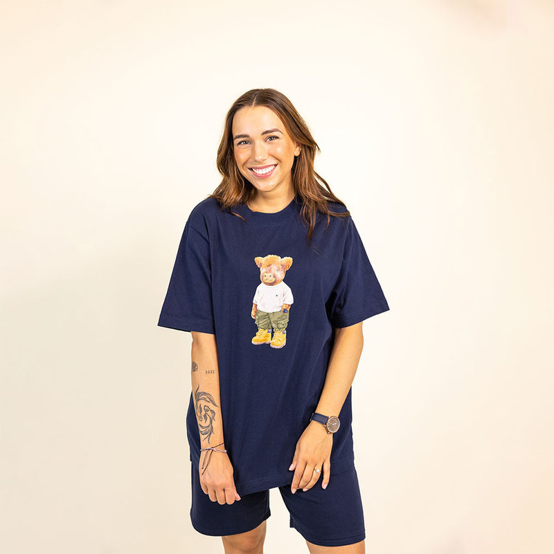 T-shirt unisex premium e spessa a maniche corte con collo rotondo, realizzata in 100% cotone organico e con logo Harvey stampato full body.