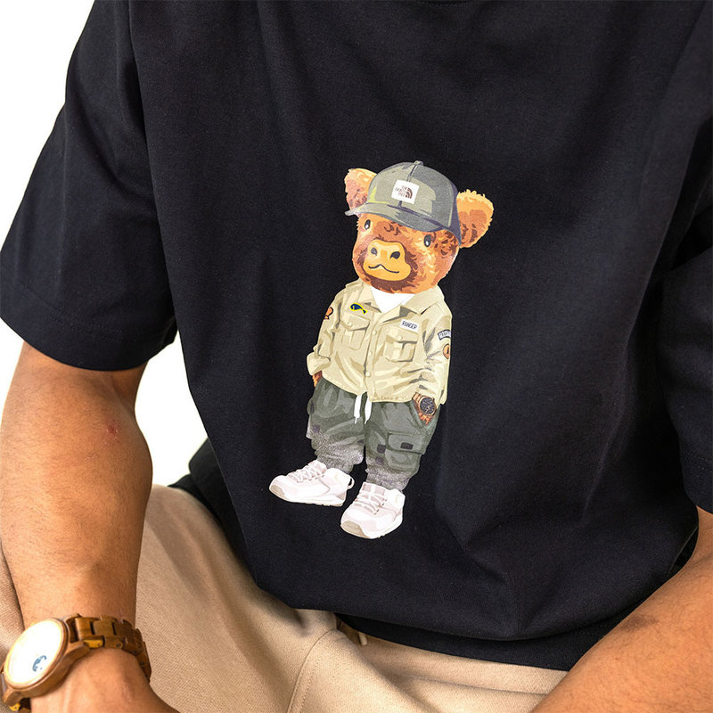 Premium heavyweight unisex T-shirt met korte mouwen en een ronde hals, gemaakt van 100% biologisch katoen en voorzien van een full body Harvey print.