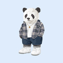 Soft unisex short-sleeved t-shirt with a round neck, made of 100% organic cotton and featuring a full body Peter Panda.