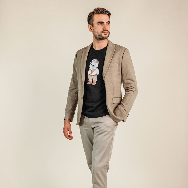 Weiches Unisex-Kurzarm-T-Shirt mit Rundhalsausschnitt, aus 100% Bio-Baumwolle und mit Ganzkörper Harry Hedgehog.